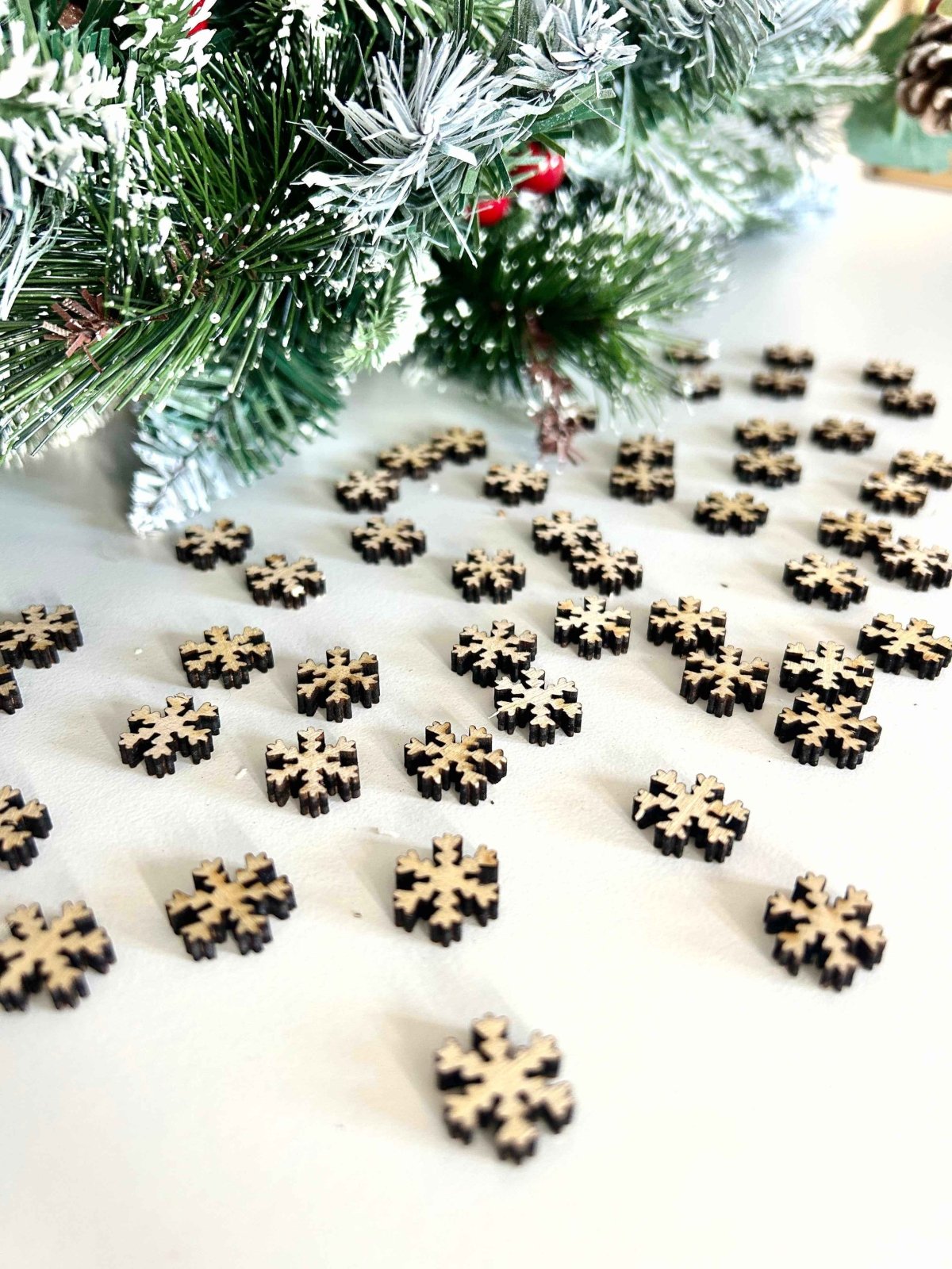 Snowflake Shaped Wooden Table Scatter - The Gifted Panda